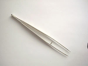 Pinzette spitz mit Fhrungsstift aus Edelstahl Remanit 4301, nichtmagnetisch                                                            (Laborbedarf Verbrauchsmaterial/Hilfsmittel)